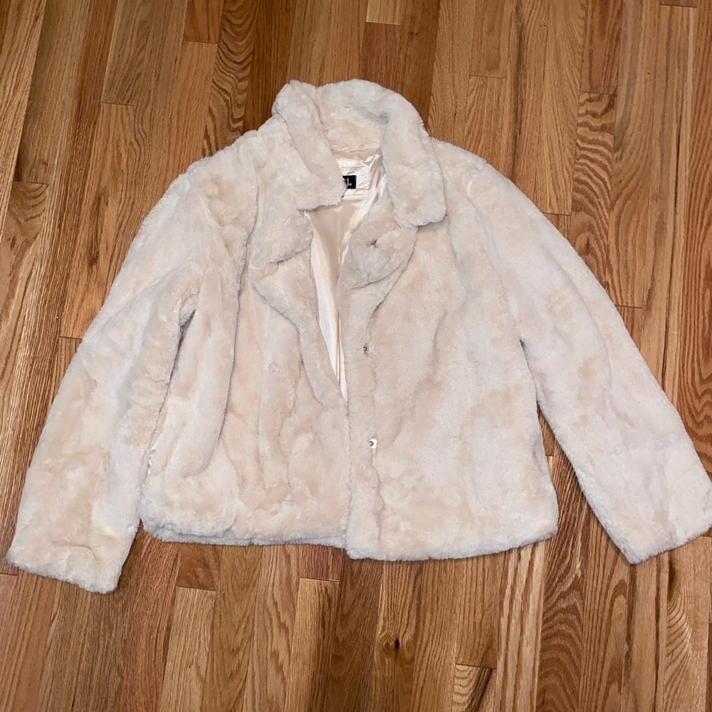 Rue 21 cream Sherpa coat - XL